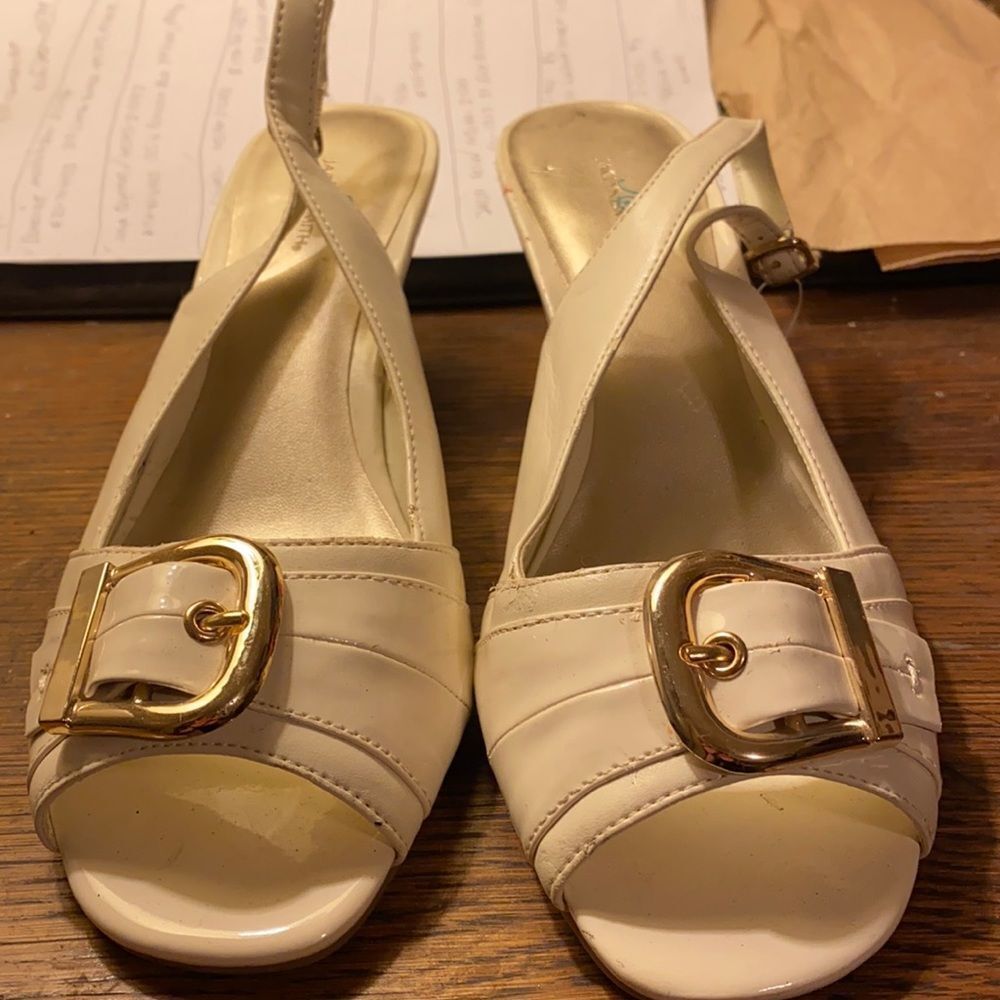 Jaclyn Smith sandals sz. 7